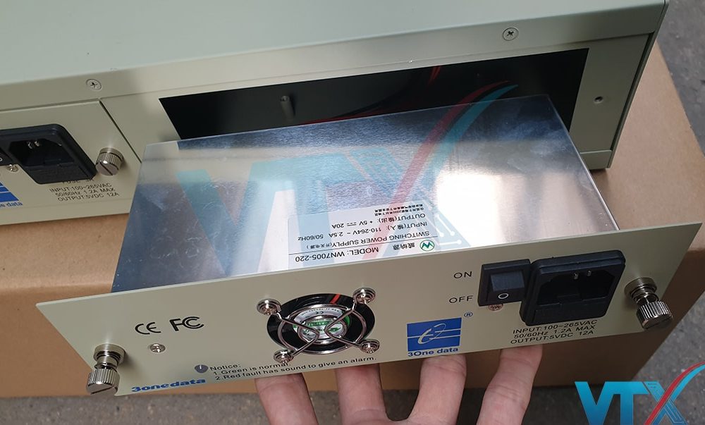 Bên trong Khung nguồn tập trung 14 khe cắm converter