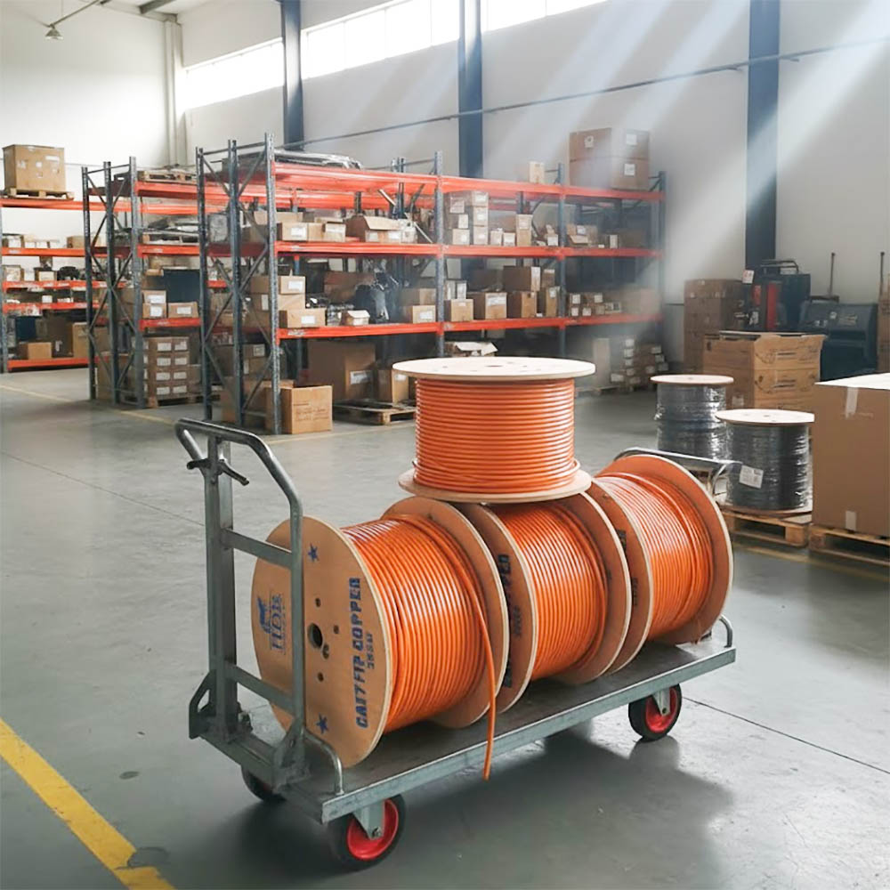 Cáp mạng HDPRO Cat7 FTP COPPER trong nhà kho