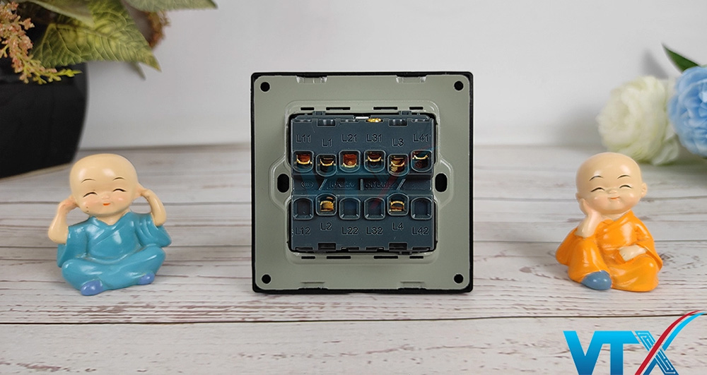 Công tắc âm tường 4 công tắc TK-F71-0