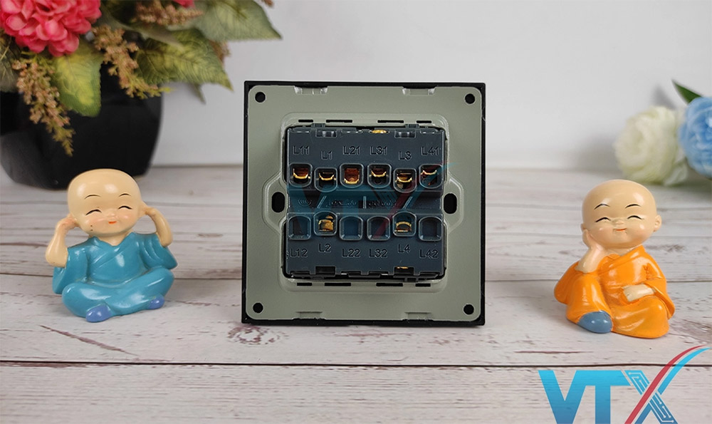 Công tắc âm tường Tenko 4 công tắc TK-F71-D-04