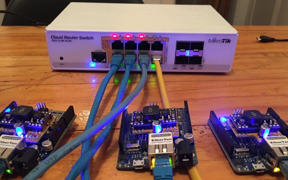 Switch chia mạng Mikrotik CRS112-8P-4S-IN