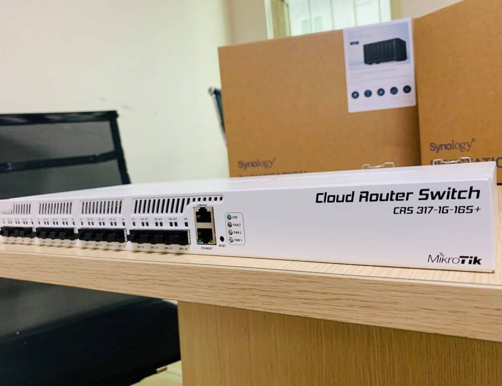 Switch chia mạng Mikrotik CRS317-1G-16S+RM