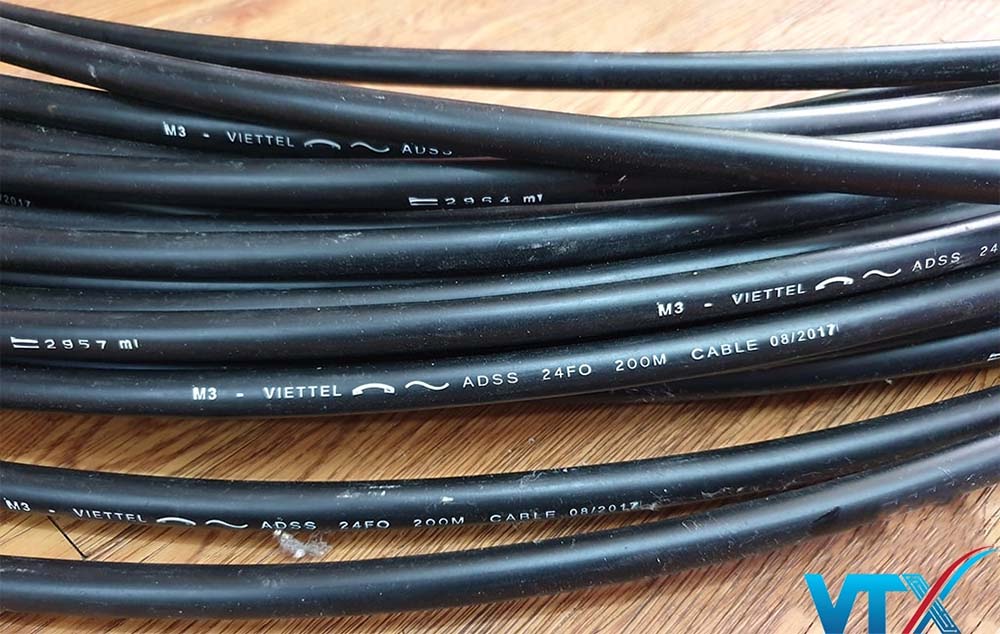 Cáp quang treo ADSS