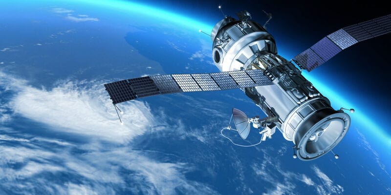 Cáp quang ngầm có tốc độ nhanh hơn và rẻ hơn vệ tinh