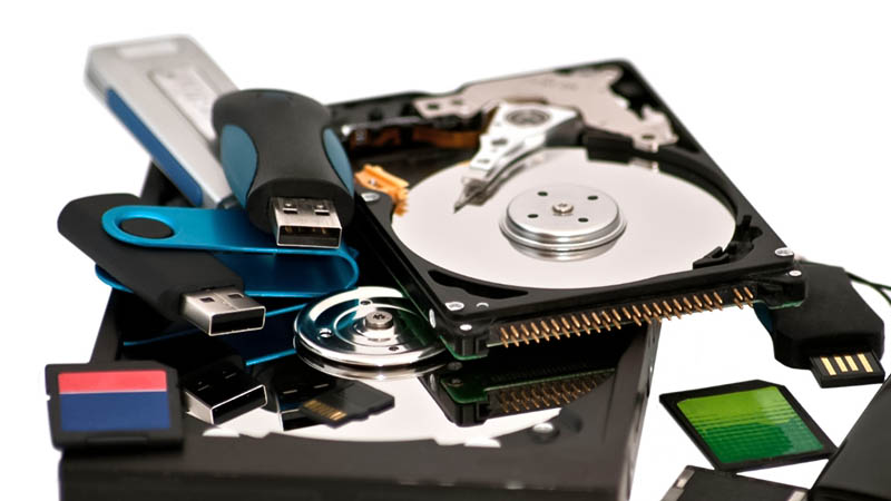 Thiết bị lưu trữ bao gồm ổ cứng, SSD