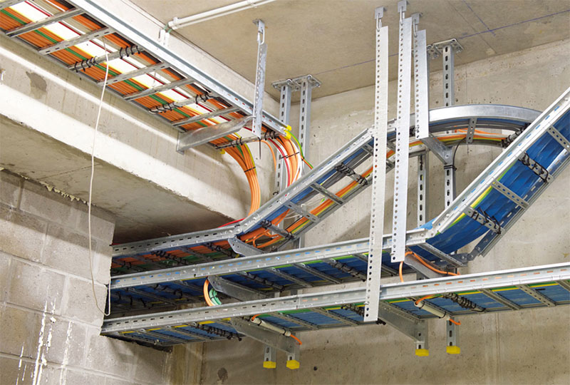 Thang cáp có nhiều khe hở giữa các bậc thang đảm bảo khả năng tản nhiệt tốt hơn
