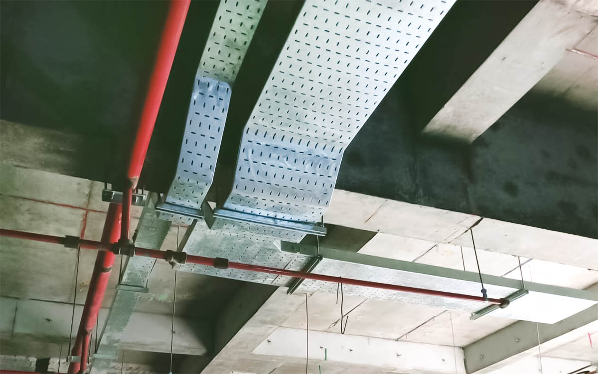 hệ thống máng cáp lắp kín