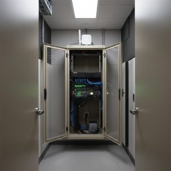 Đầu ghi hình Huviron HU-RNR16264M được lắp đặt trong tủ rack...