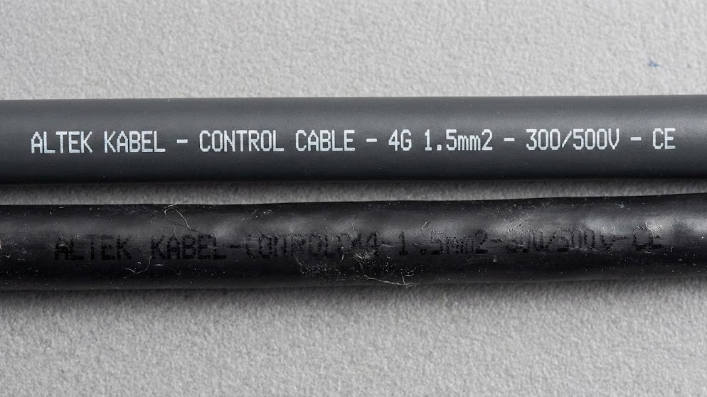 ảnh cáp điều khiển chính hãng và fake