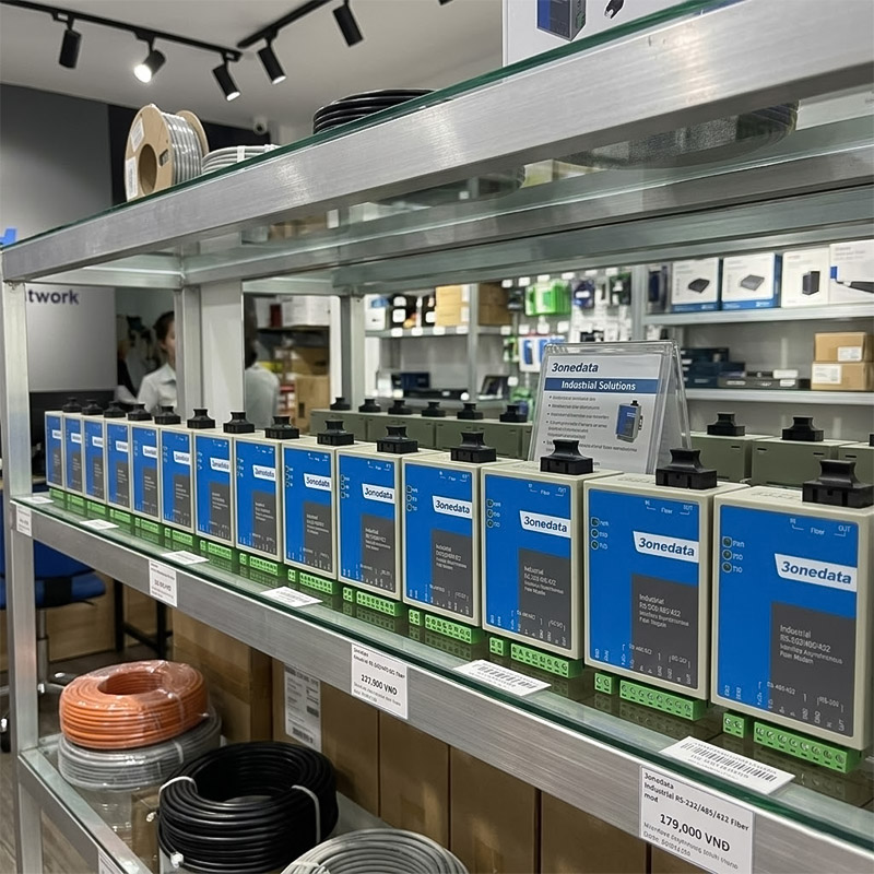 bộ chuyển đổi công nghiệp model 277-s-sc-60km 3Onedata được bày bán tại cửa hàng.