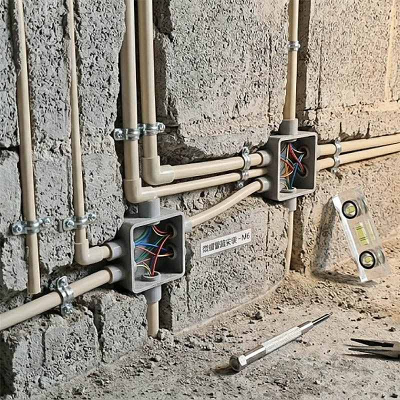 Ảnh thực tế Ống nhựa cứng luồn dây điện Sino VL9020M 750N đã được lắp đặt đi âm tường Ảnh thực tế Ống nhựa cứng luồn dây điện Sino VL9020M 750N đã được lắp đặt đi âm tường