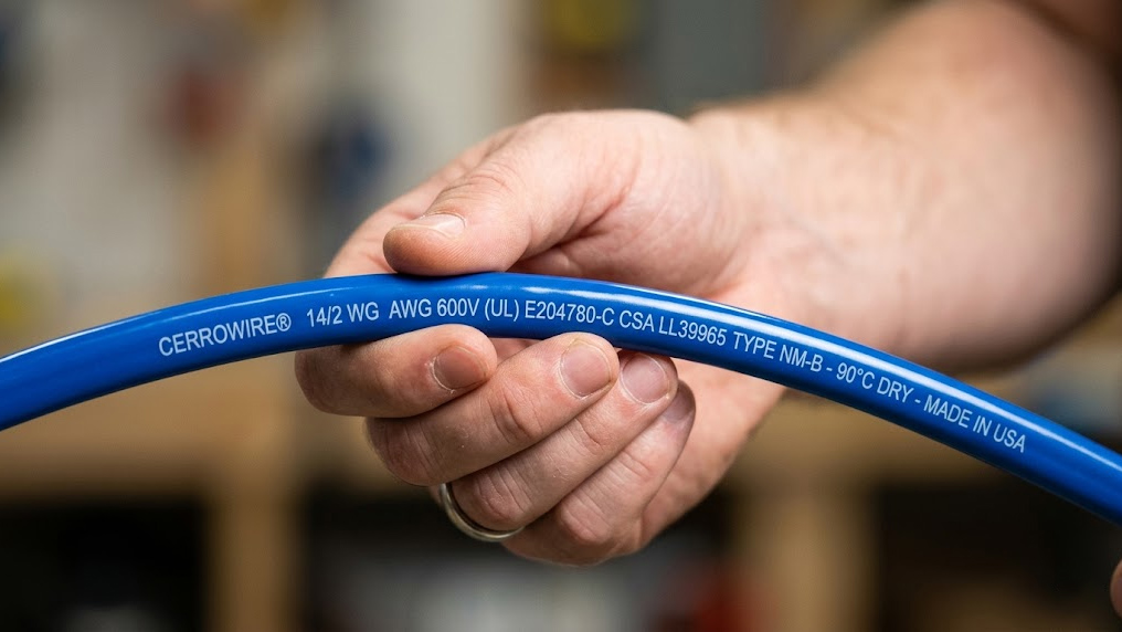 Quan sát kỹ vỏ bọc ngoài và nét in chữ